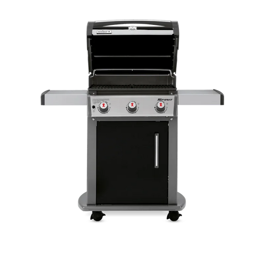 Hombre sostiene paquete de astillas de madera para ahumar, ideal para asados, parrilla y bbq