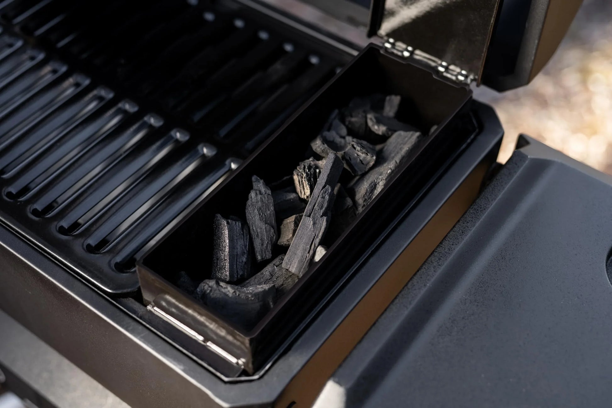 Masterbuilt Parrilla Portátil a Carbón con Carrito Plegable y Control de Temperatura - Parrilleros Aficionados