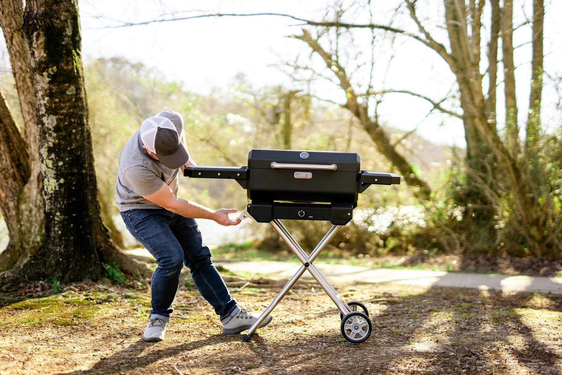 Masterbuilt Parrilla Portátil a Carbón con Carrito Plegable y Control de Temperatura - Parrilleros Aficionados