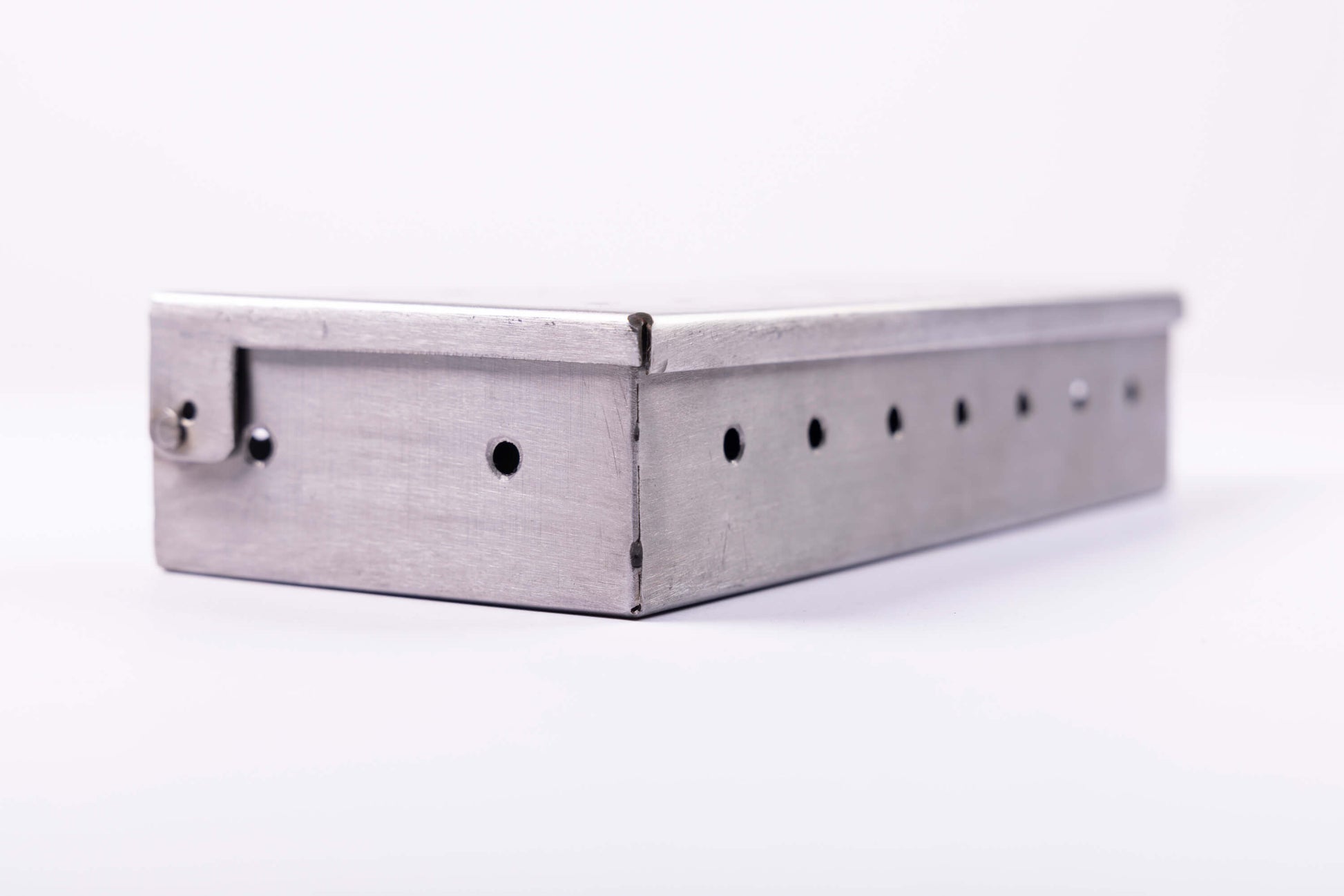 Caja ahumadora metálica para asados y parrillas, ideal para generar humo en barbacoas